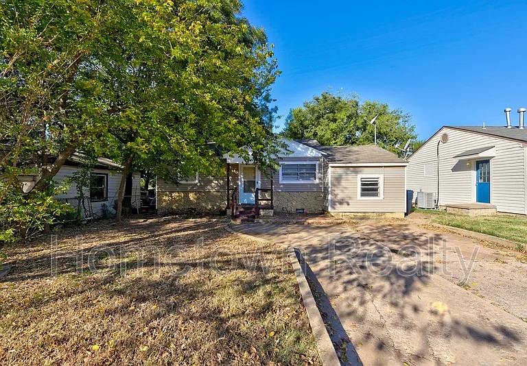 9809 N McKinley Ave — Photo 2