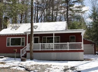 122 S Lake Shore Rd, Tafton, PA 18464