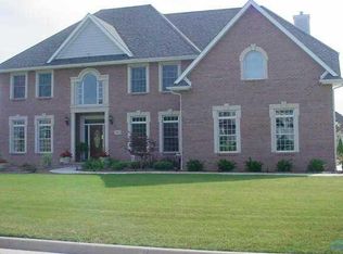 905 Greystone Dr, Bryan, OH 43506