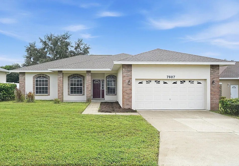 7607 Canterbury Cir