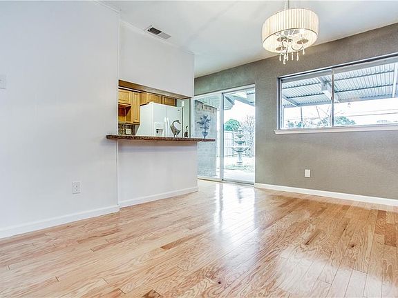 5th image of 4418 Hillsdale Ln