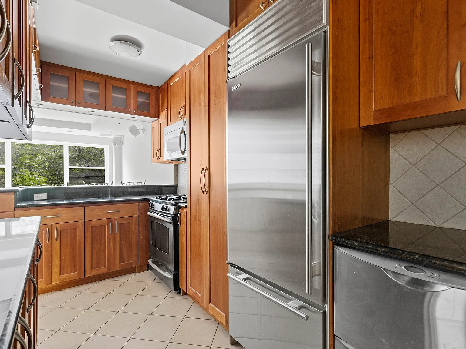 333 East 46th Street — Photo 3