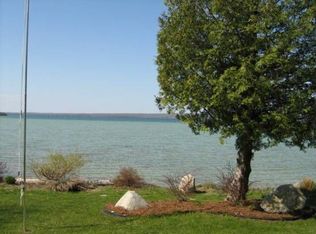 359 Sturgeon Bay Rd, Indian River, MI 49749