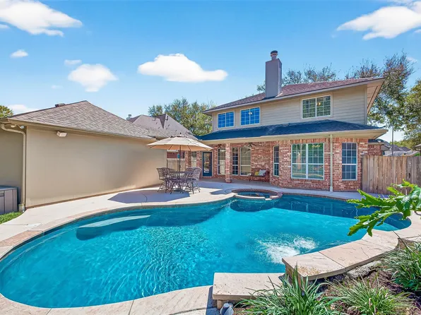 930 Burchton Dr, Sugar Land, TX 77479