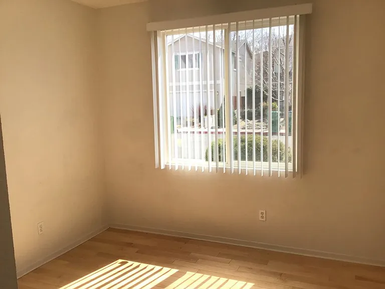 4055 Laurel Park Way — Photo 6