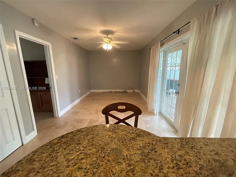 9301 SW 54th St — Photo 5