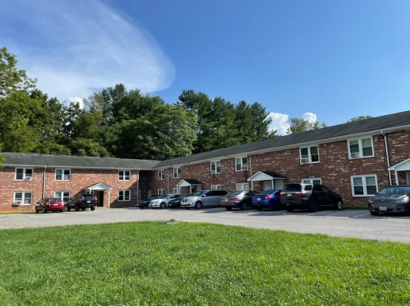 660 College St NW, Christiansburg, VA 24073