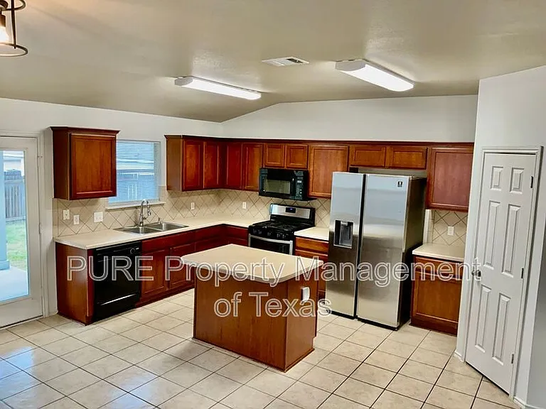 3232 Clinton Pl — Photo 6