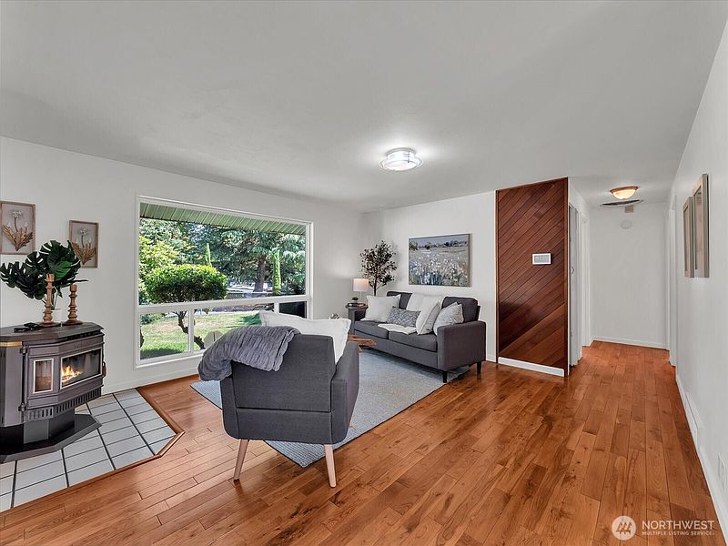 3rd image of 4815 S 184th Street