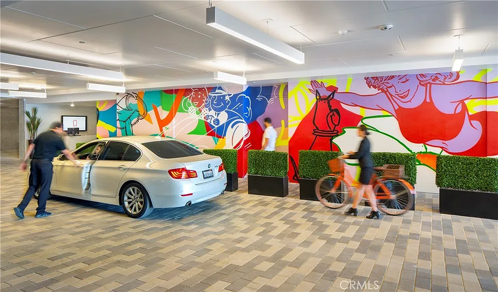 Studio, 628 sqft, $2,441 — Photo 2