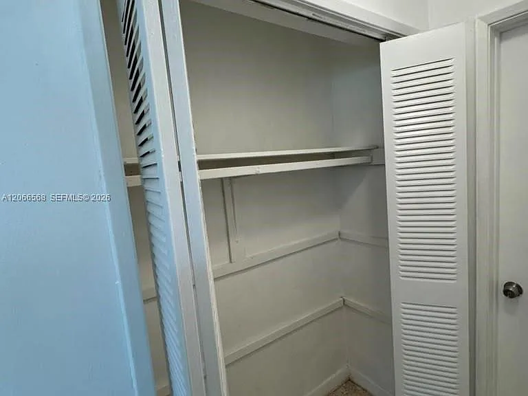 735 W 15th St #4 — Photo 5