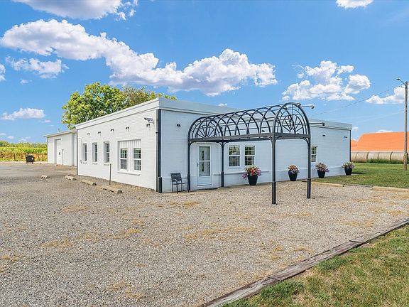 3rd image of 176 S Henning Rd