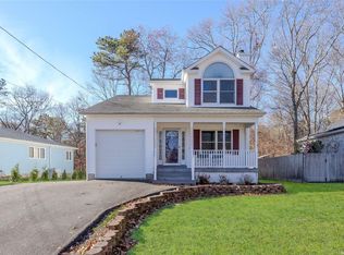2 Cheemaun Trl, Ridge, NY 11961