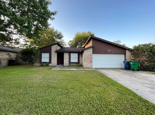 33 Wagon Lane Loop, Angleton, TX 77515