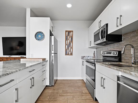 5th image of 512 Secret Harbor Rd