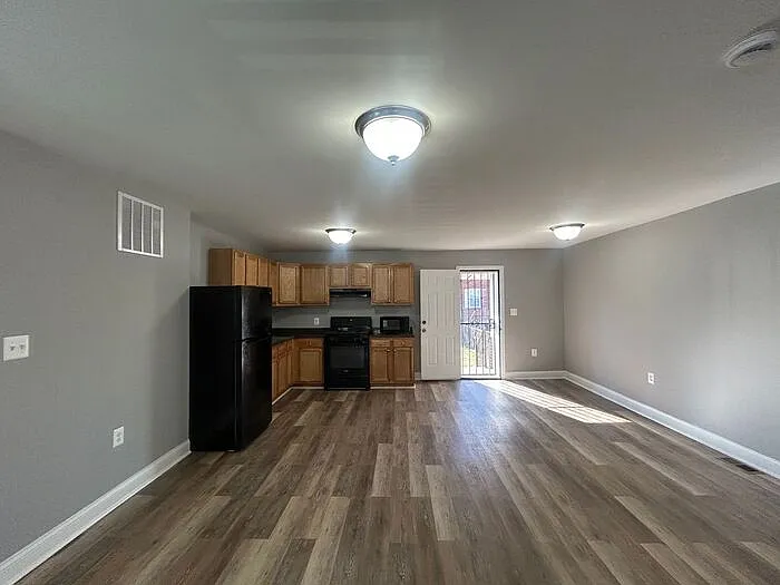 2700 Pelham Ave — Photo 4