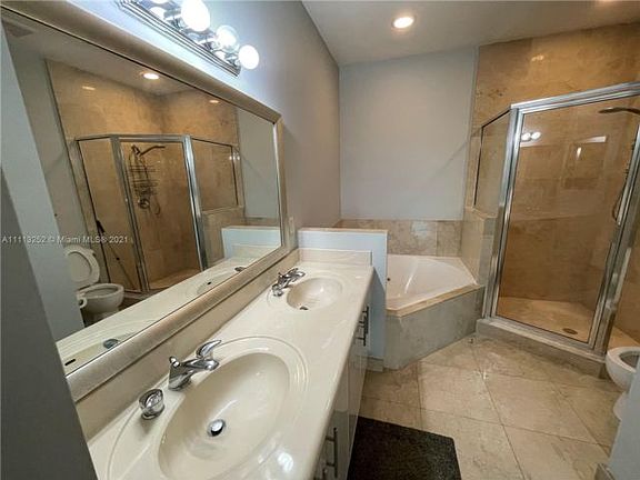 4th image of 7900 Harbor Island Dr Penthouse 3