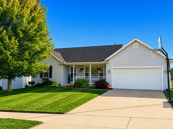 775 Green Meadows Dr, Middleville, MI 49333
