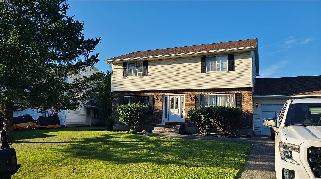 2 bed, 1.5 bath, 2426 sqft, $2,400 — Photo 1