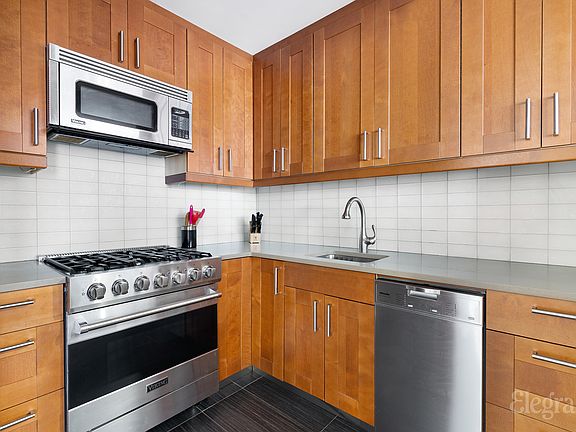 3rd image of 116 Central Park S APT 4B