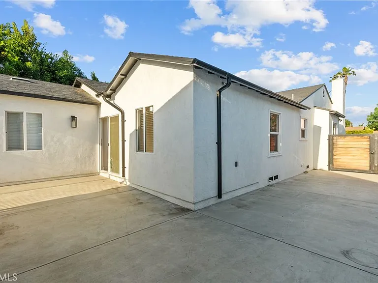 5937 Ranchito Ave — Photo 7