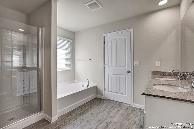 3 bed, 5924 sqft, $2,100 — Photo 4