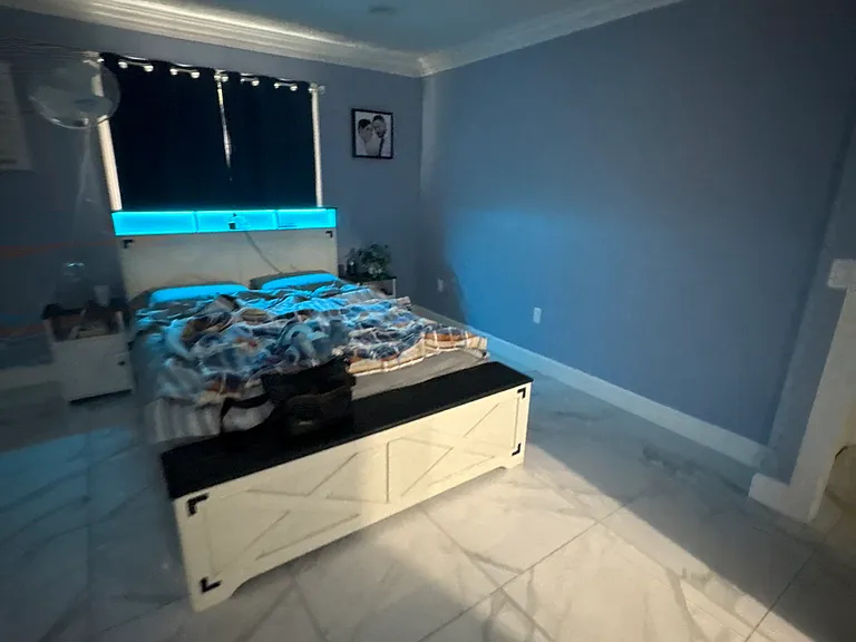 199 SE Crosspoint Dr — Photo 1
