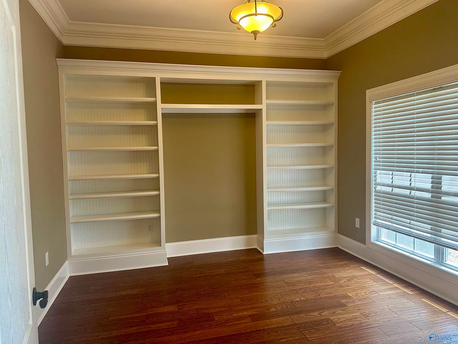 4 bed, 3.5 bath, 4077 sqft, $3,250 — Photo 4