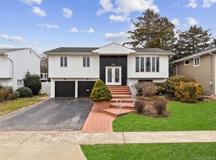 2812 Covered Bridge Road, Merrick, NY 11566