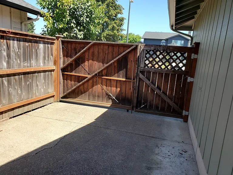 3422 Honeywood St — Photo 22
