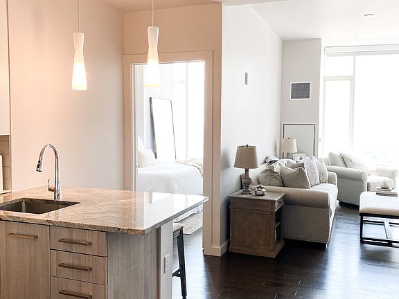 4th image of 515 Church St Unit 3905