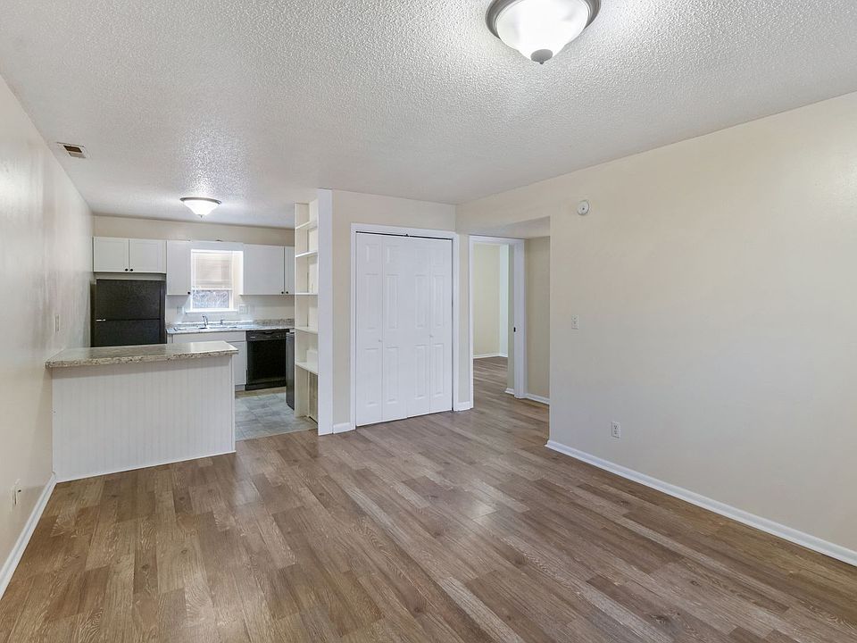 1st image of 100 Bearwood Dr #100R