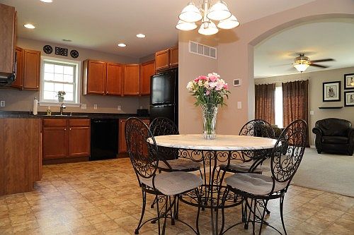 2nd image of 432 Alexandria Ct