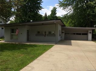 27590 Riviera St, Harrison Township, MI 48045