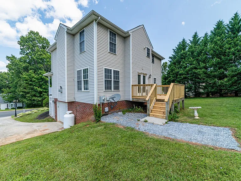 72 Viking Dr — Photo 11