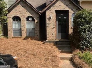 887 Brandy Oaks Ln, Stone Mountain, GA 30088