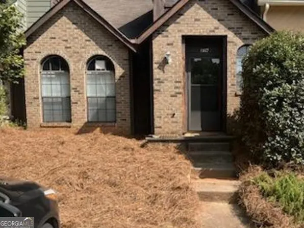 887 Brandy Oaks Ln, Stone Mountain, GA 30088