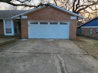 5728 Rockhill Rd, Fort Worth, TX 76112
