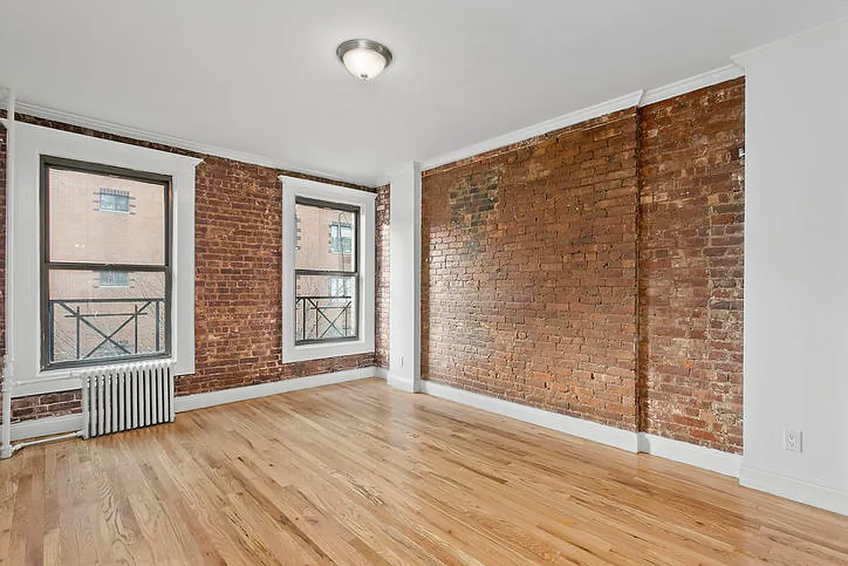 266 Elizabeth St — Photo 1