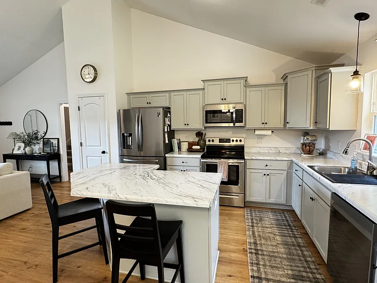 225 Westfield Dr — Photo 4