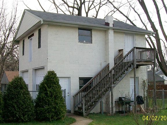 Garage has 1200 Sq Ft