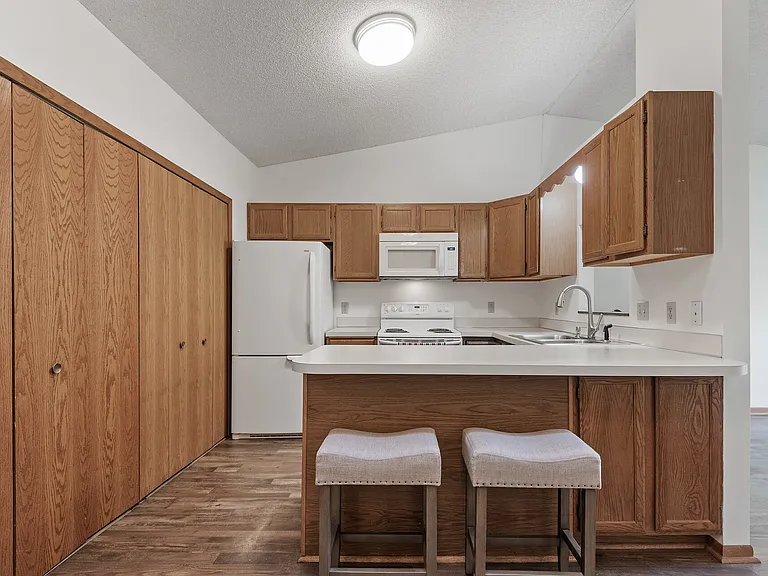797 Parkside Dr — Photo 3