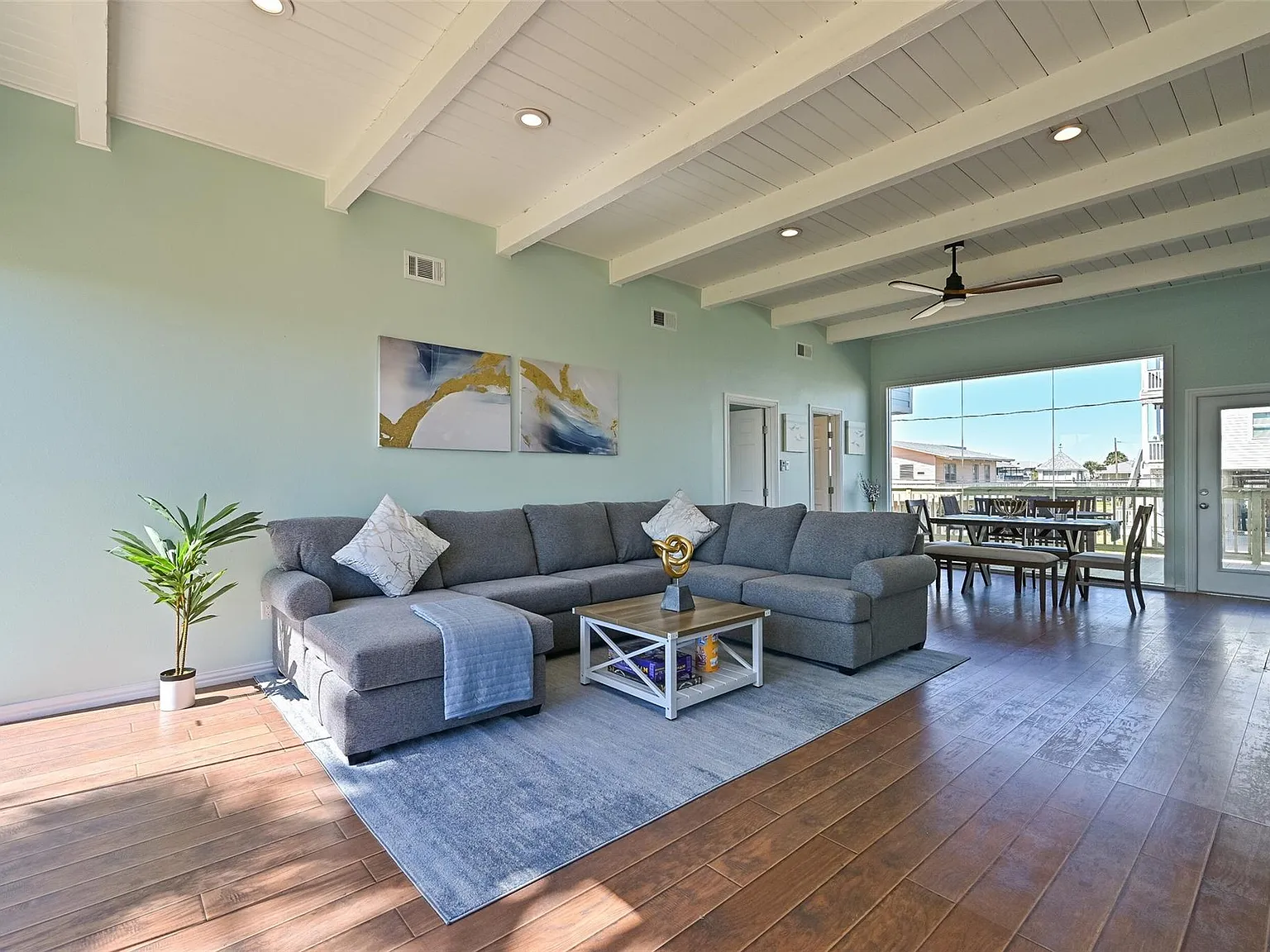 5 bed, 3.0 bath, 1541 sqft, $3,500 — Photo 4