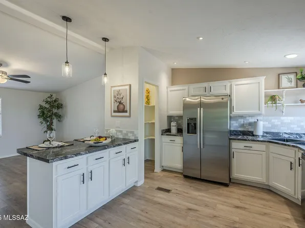 15875 N Twin Lakes Dr, Tucson, AZ 85739