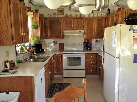 3rd image of 4643 Monterey Dr