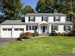 28 Southwood Dr, New Canaan, CT 06840