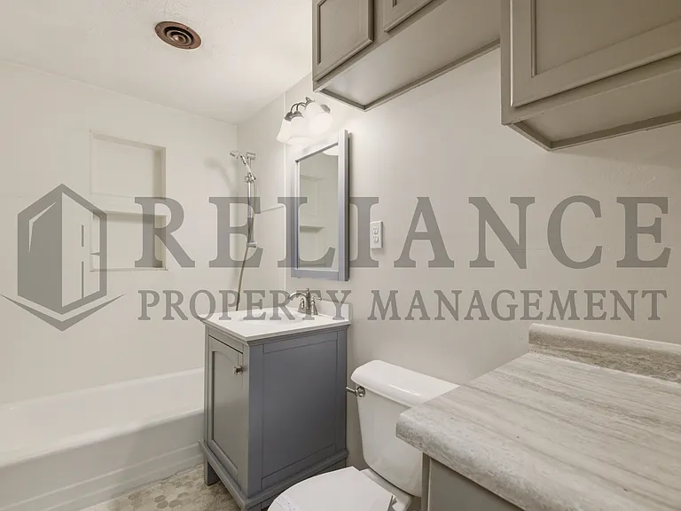 107 S Queen Ave — Photo 32