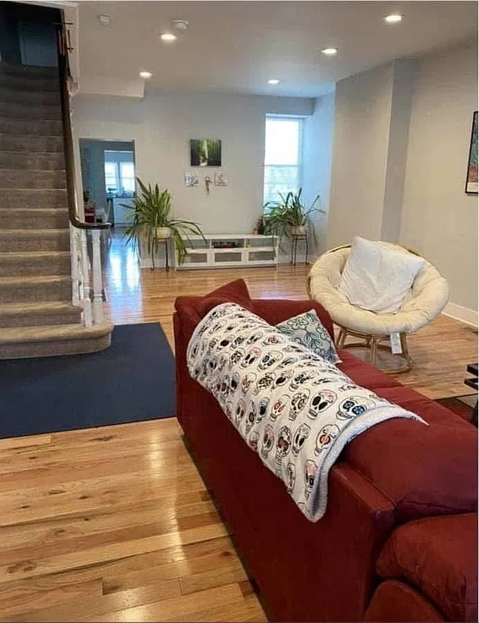 4 bed, 2.5 bath, 2048 sqft, $3,000 — Photo 2