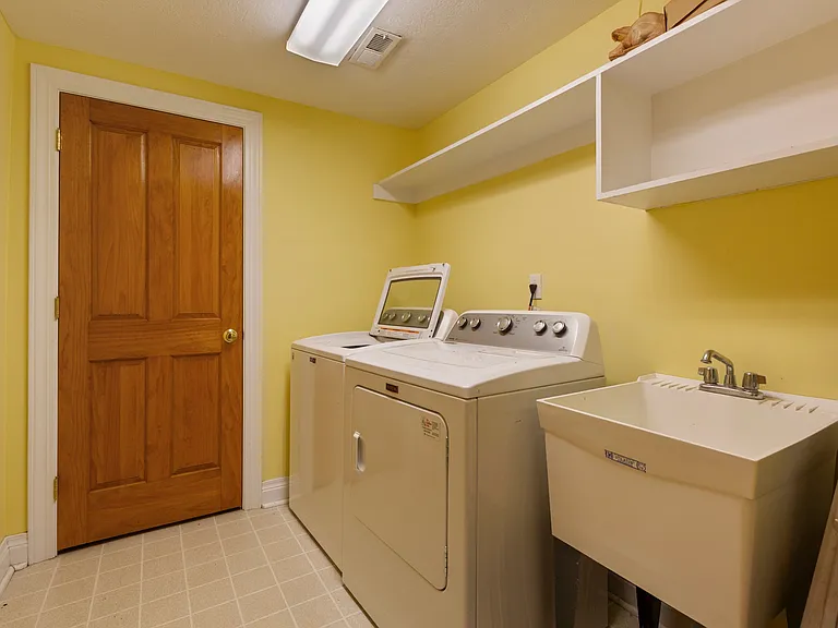 5820 Chamberlain Ln — Photo 64
