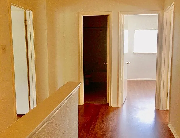 The main bedroom is on the left side, from left to right is the bathroom, 3rd bedroom, 4th bedroom.